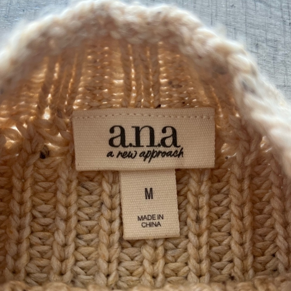 NWT Ana Beige Cable Knit Sleeveless Sweater Size Medium - Picture 4 of 12